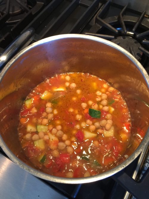 faire mitonner les légumes dans une grande casserole