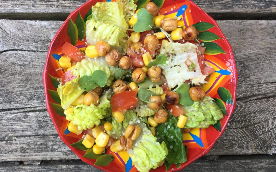Salade romaine au maïs et pois chiche croquants de Super Boîte à Lunch